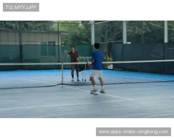 网球反手稳定性与节奏转换训练：打造顶级反手技术的秘诀