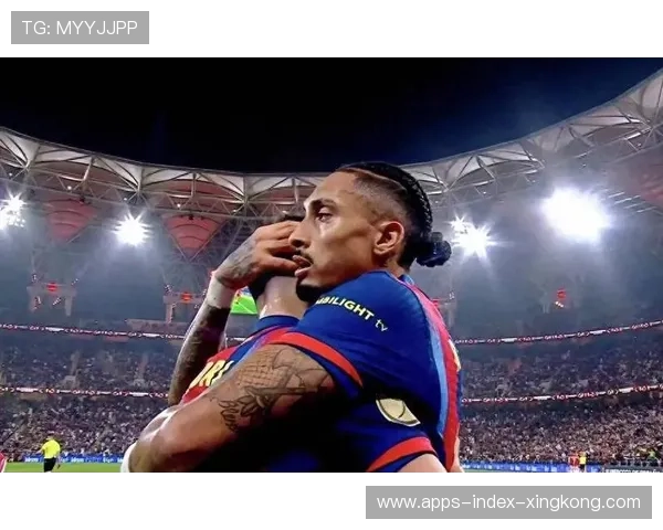 拉菲尼亚弧顶劲射巴萨终结比赛在手