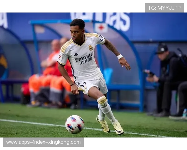 皇马持续调度寻找空当，罗德里戈禁区抽射被封