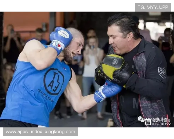 UFC组合爆发与防守转攻训练：打造无懈可击的格斗技巧