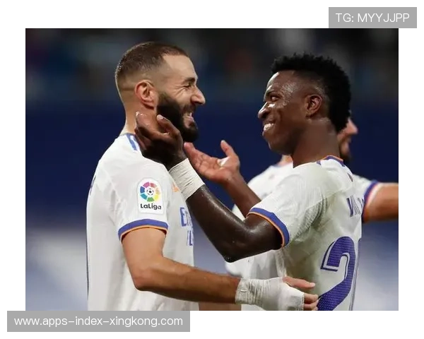 维尼修斯禁区左侧连续晃动后挑传门前：一脚改变战局的艺术